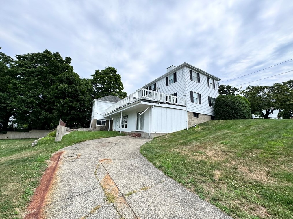 1428 Highland Ave, Fall River MA 02720-3405 exterior