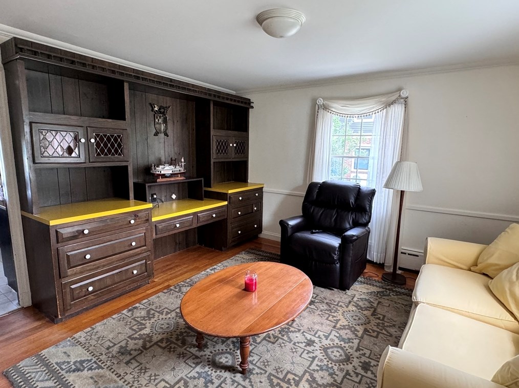 1428 Highland Ave, Fall River MA 02720-3405 exterior