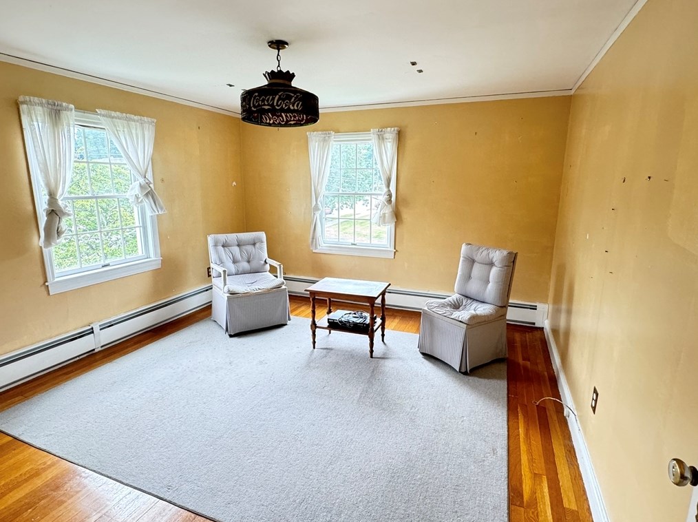 1428 Highland Ave, Fall River MA 02720-3405 exterior