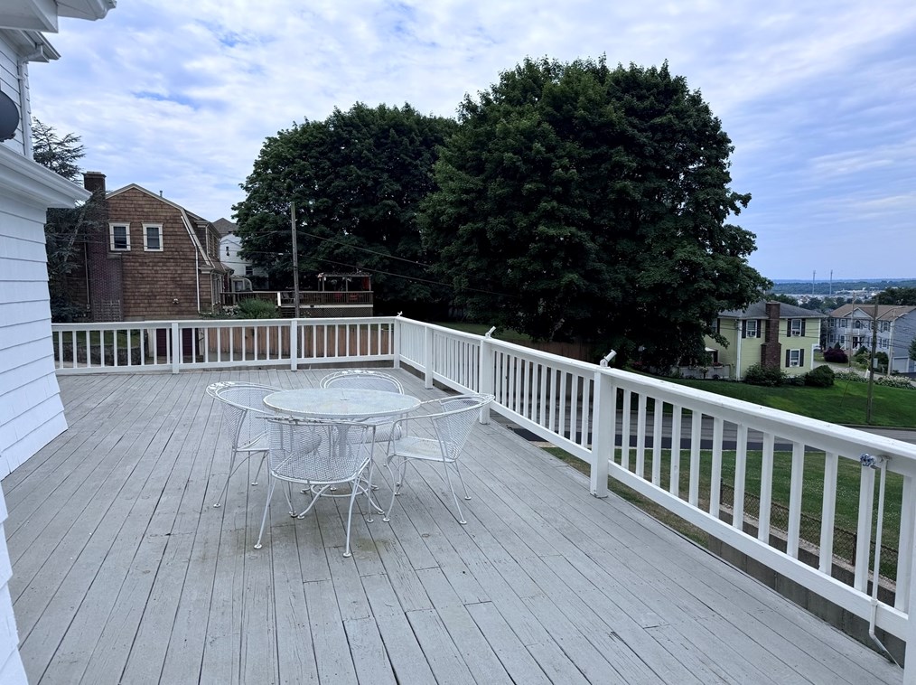 1428 Highland Ave, Fall River MA 02720-3405 exterior