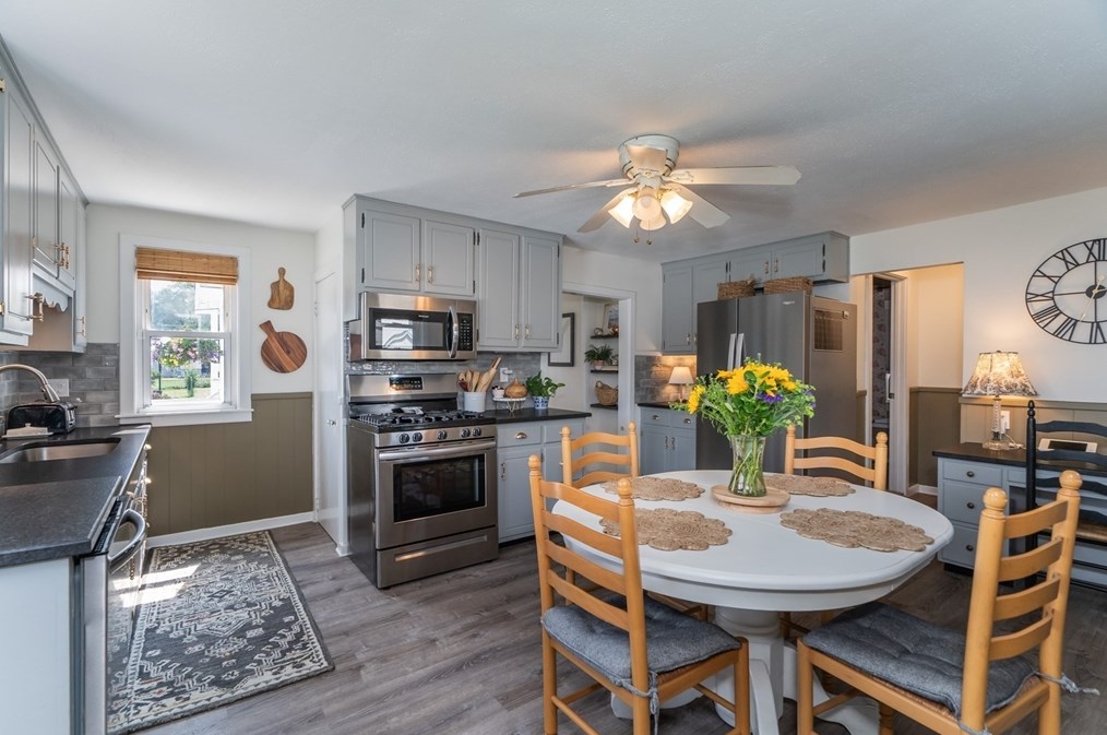 51 Maplehurst Ave, East Longmeadow MA  01028-1711 exterior