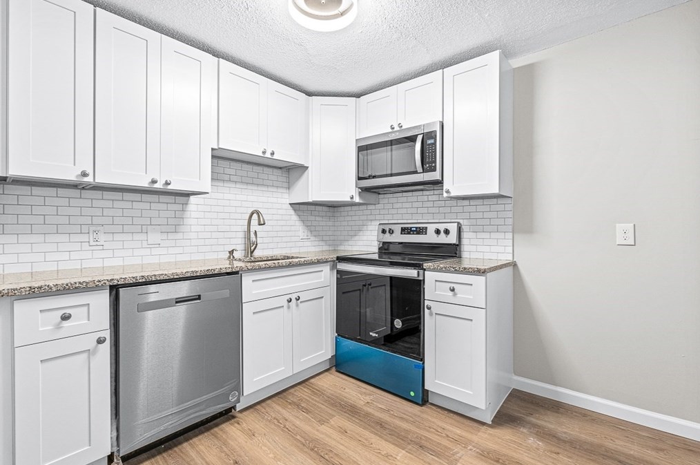 1239 Lawrence St, Lowell MA 01852-5579 exterior