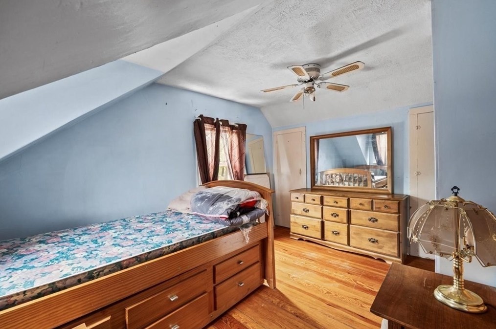 346 Elsbree St, Fall River MA  02720-7230 exterior