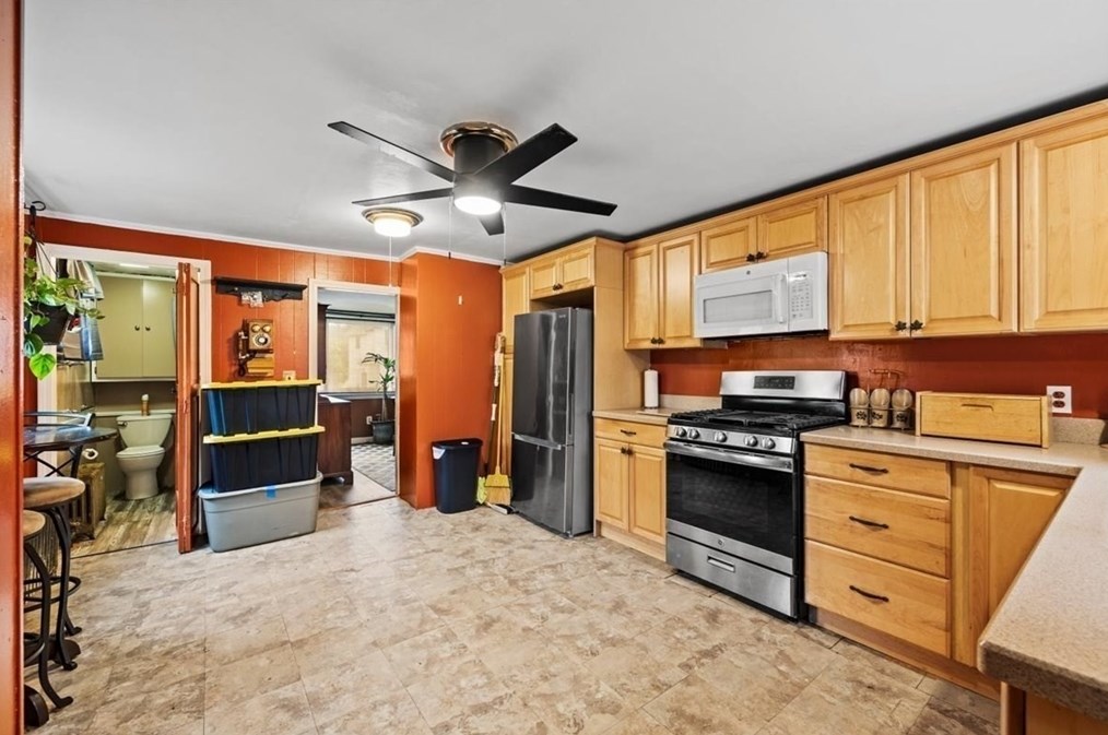 346 Elsbree St, Fall River MA  02720-7230 exterior