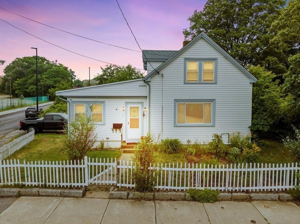 346 Elsbree St, Fall River MA  02720-7230 exterior