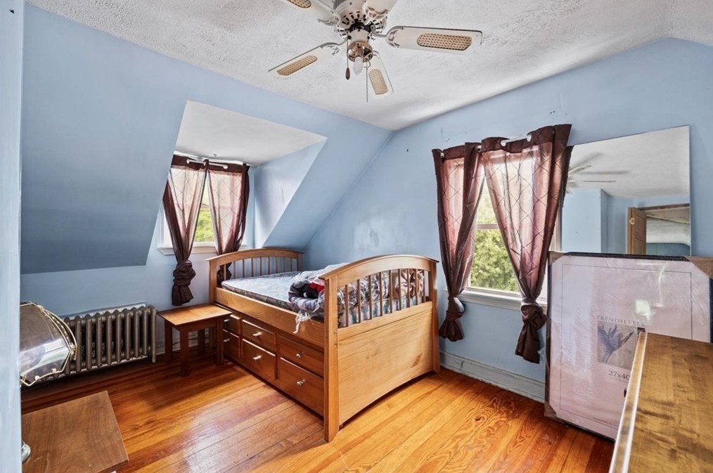 346 Elsbree St, Fall River MA  02720-7230 exterior