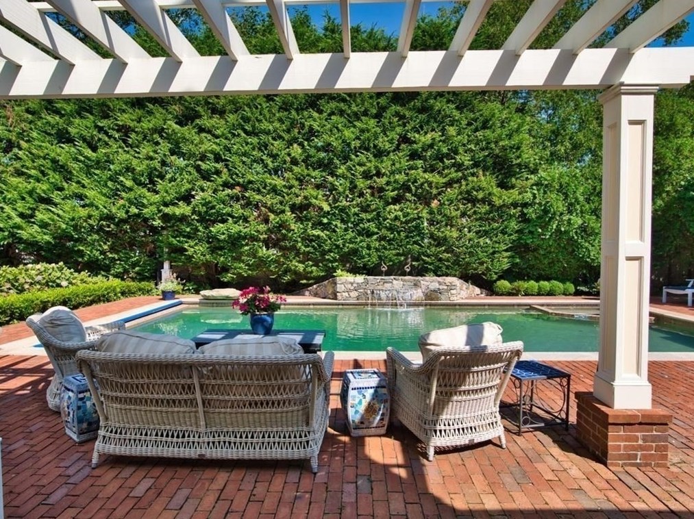 6 Summer St, Dartmouth MA exterior