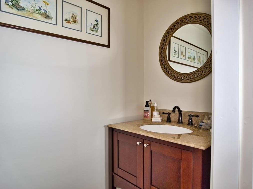 6 Summer St, Dartmouth MA exterior