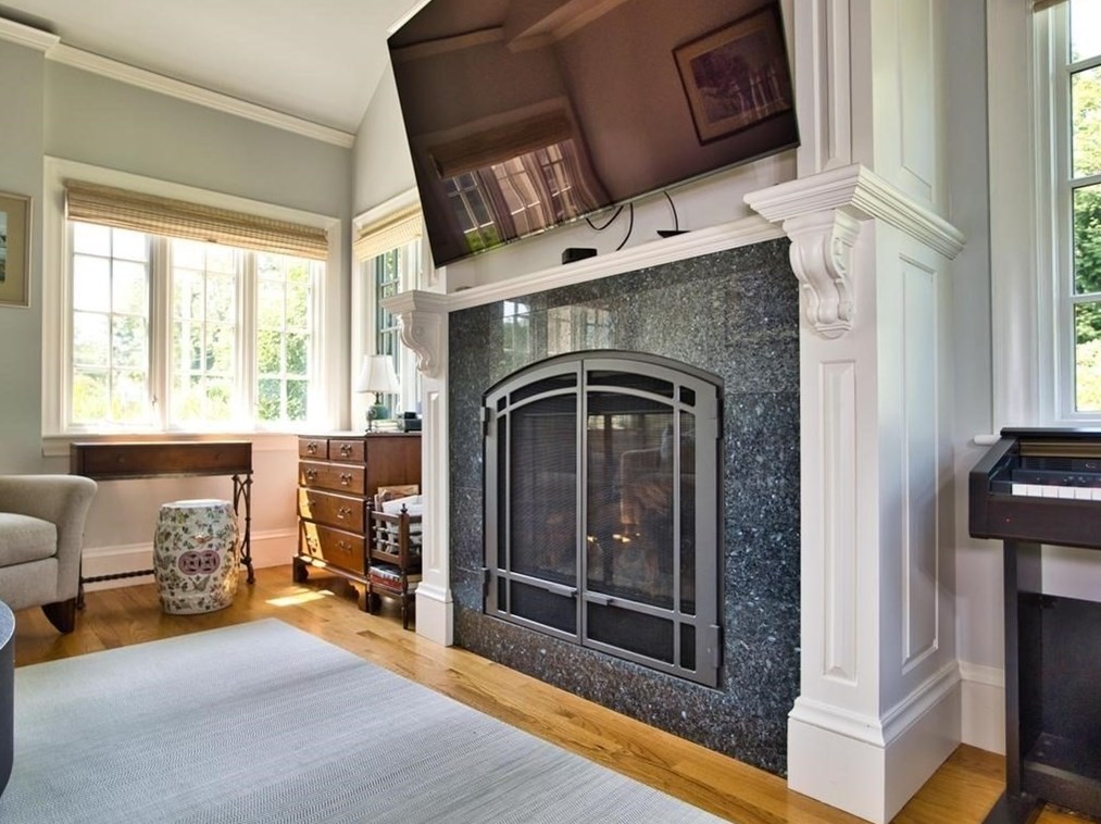 6 Summer St, Dartmouth MA exterior