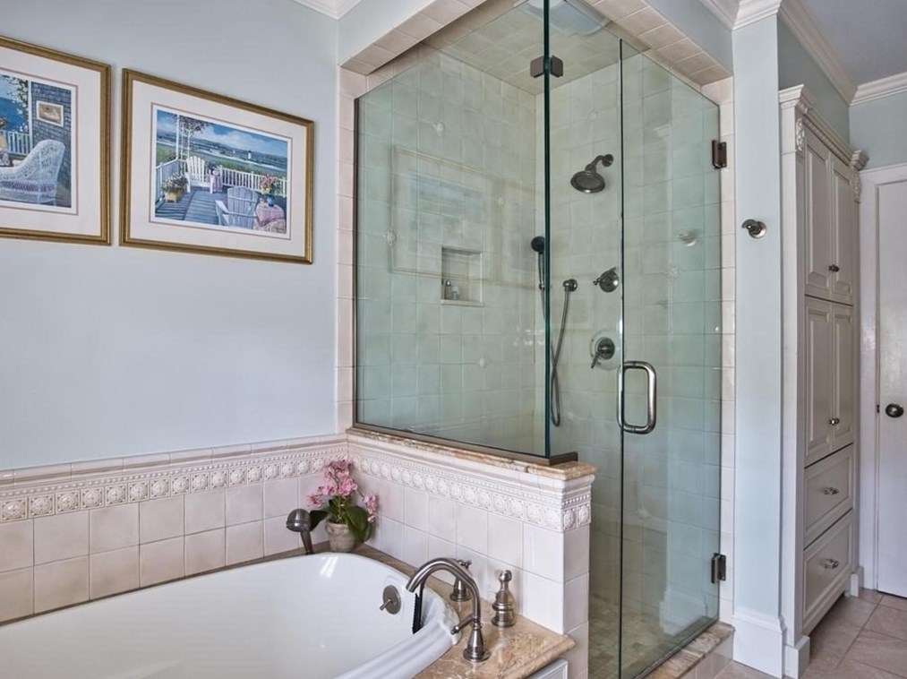 6 Summer St, Dartmouth MA exterior