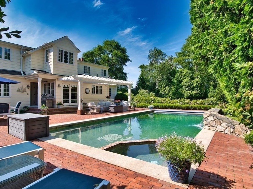 6 Summer St, Dartmouth MA exterior