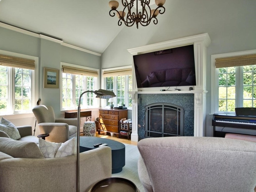 6 Summer St, Dartmouth MA exterior