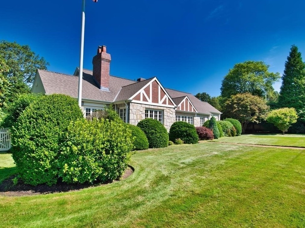 6 Summer St, Dartmouth MA exterior