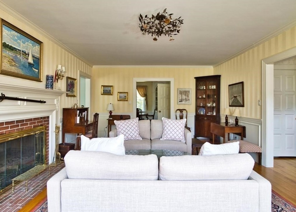 6 Summer St, Dartmouth MA exterior