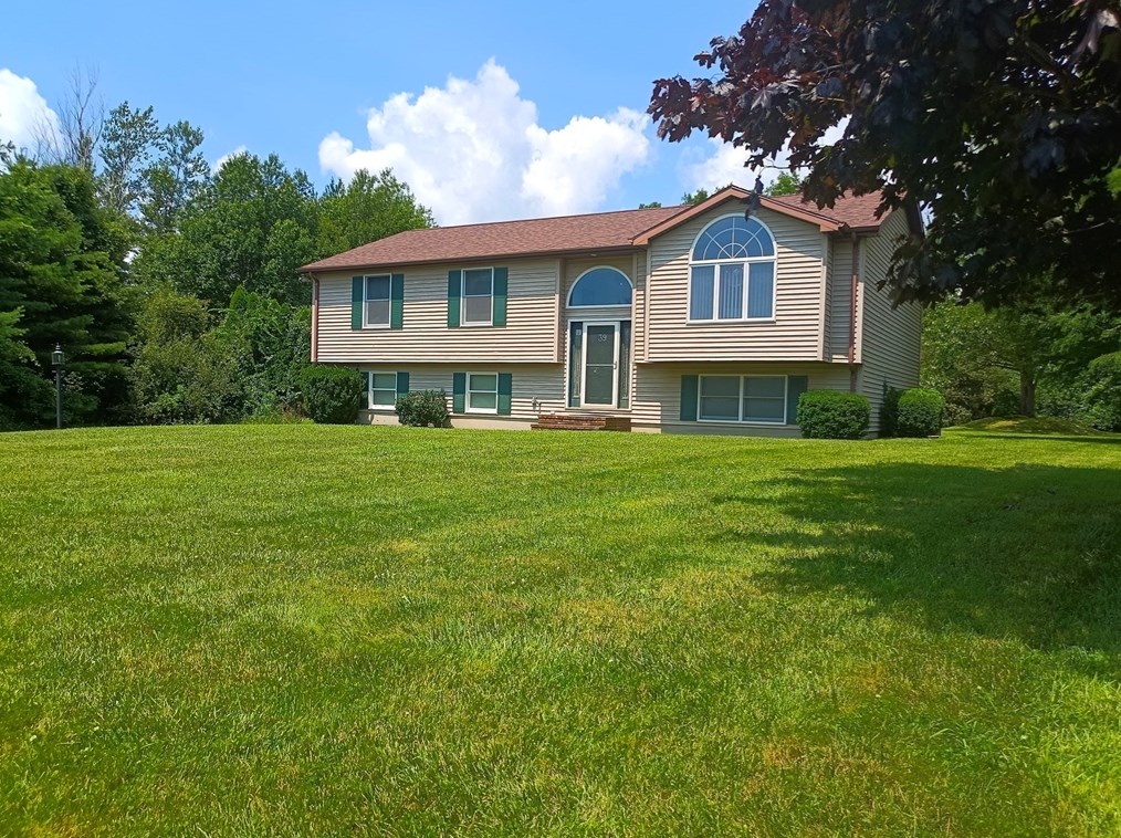 39 Lane Farm Rd, Dartmouth MA 02747-3579 exterior