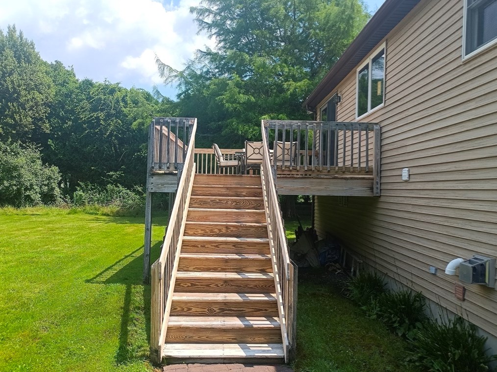 39 Lane Farm Rd, Dartmouth MA 02747-3579 exterior