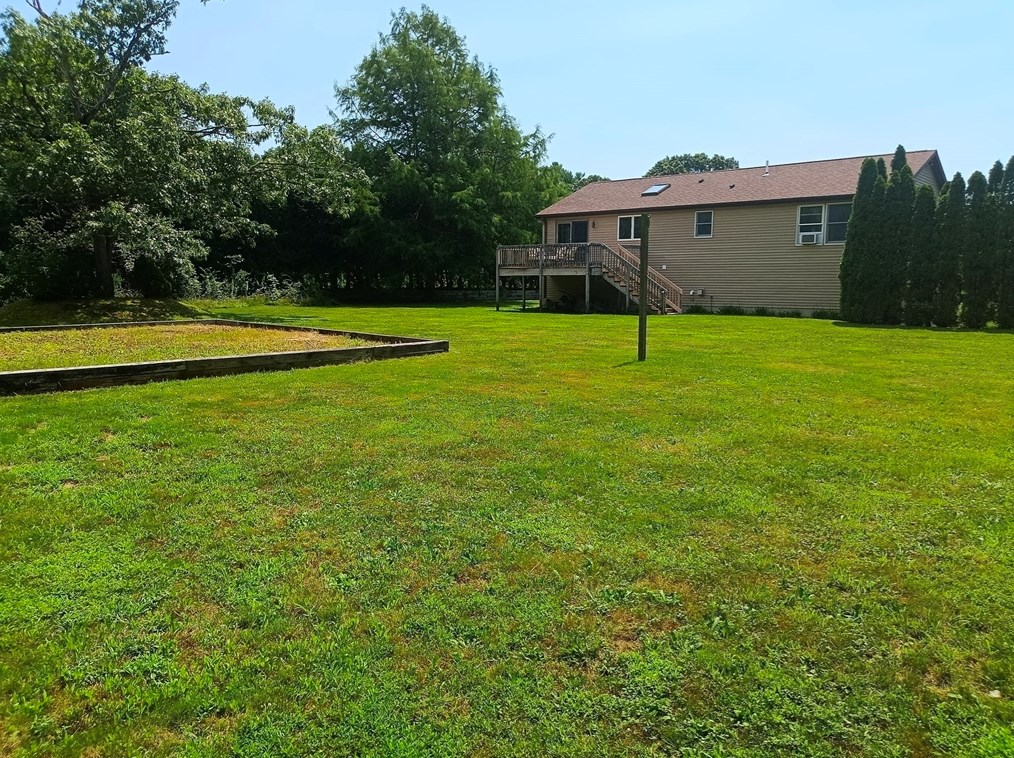 39 Lane Farm Rd, Dartmouth MA 02747-3579 exterior