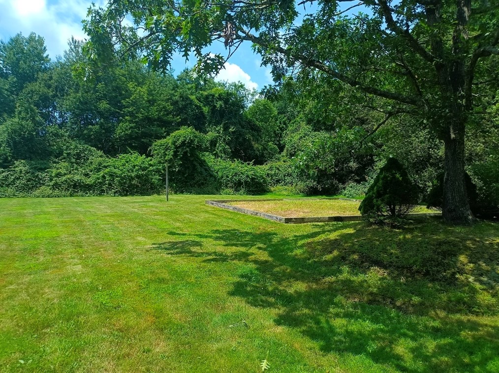 39 Lane Farm Rd, Dartmouth MA 02747-3579 exterior