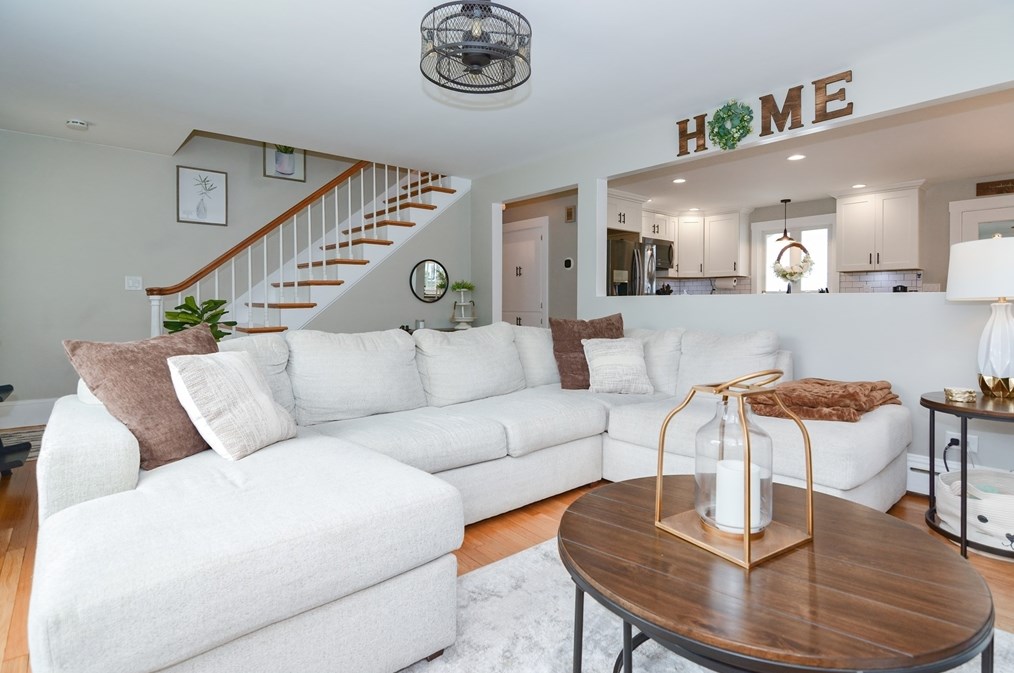 48 Tremont St, Dartmouth MA 02748-2432 exterior