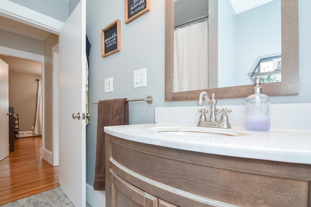 48 Tremont St, Dartmouth MA 02748-2432 exterior