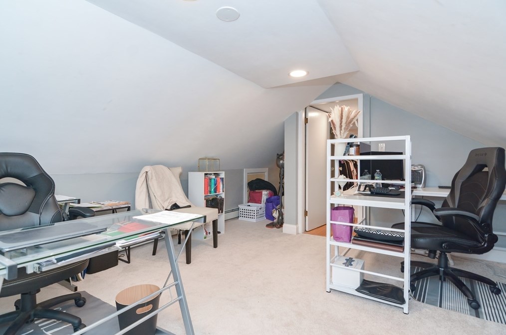 48 Tremont St, Dartmouth MA 02748-2432 exterior