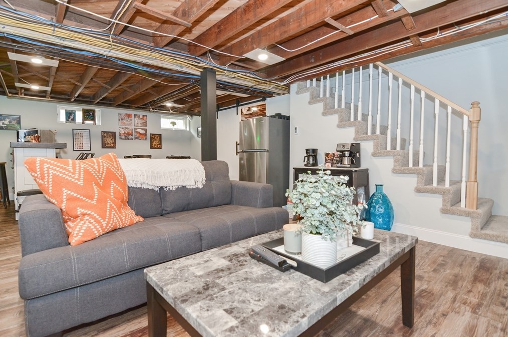 48 Tremont St, Dartmouth MA 02748-2432 exterior