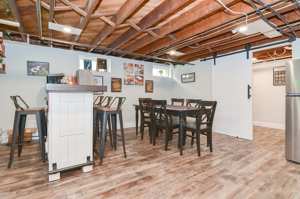 48 Tremont St, Dartmouth MA 02748-2432 exterior