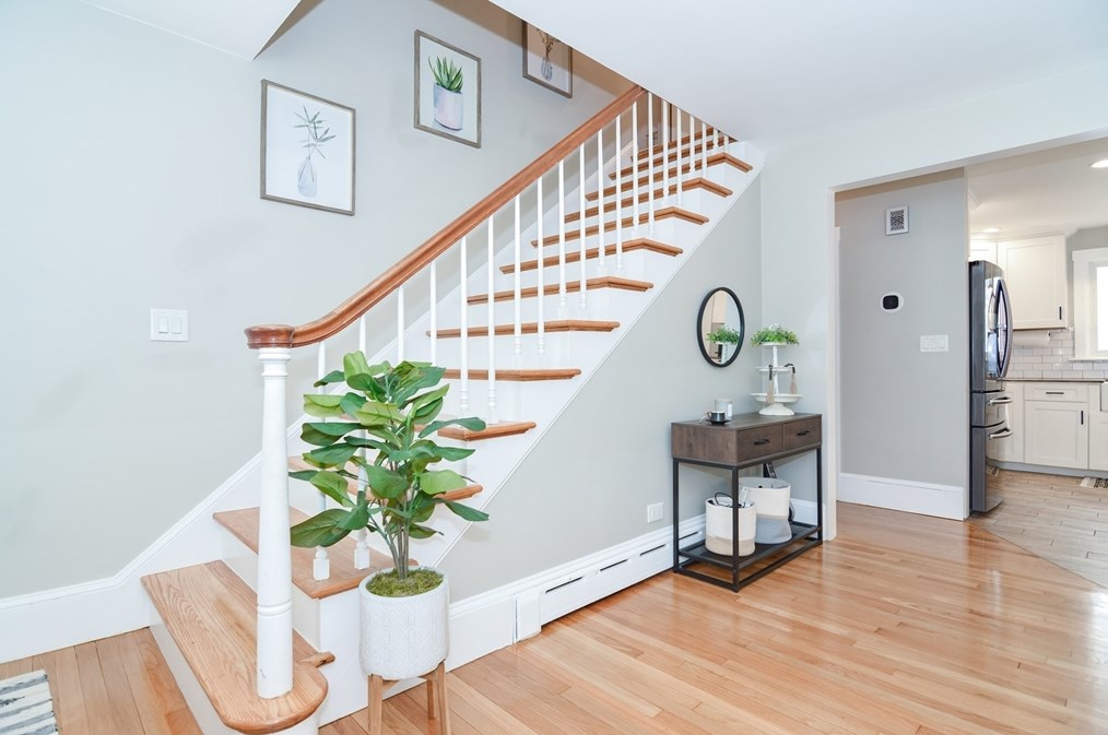 48 Tremont St, Dartmouth MA 02748-2432 exterior