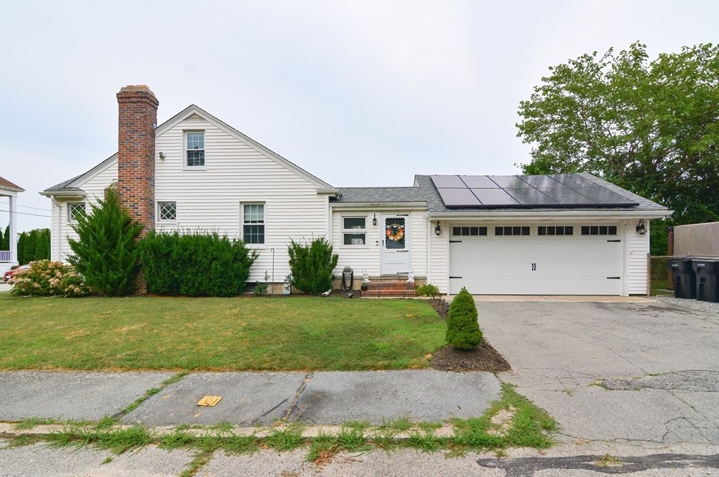 48 Tremont St, Dartmouth MA 02748-2432 exterior
