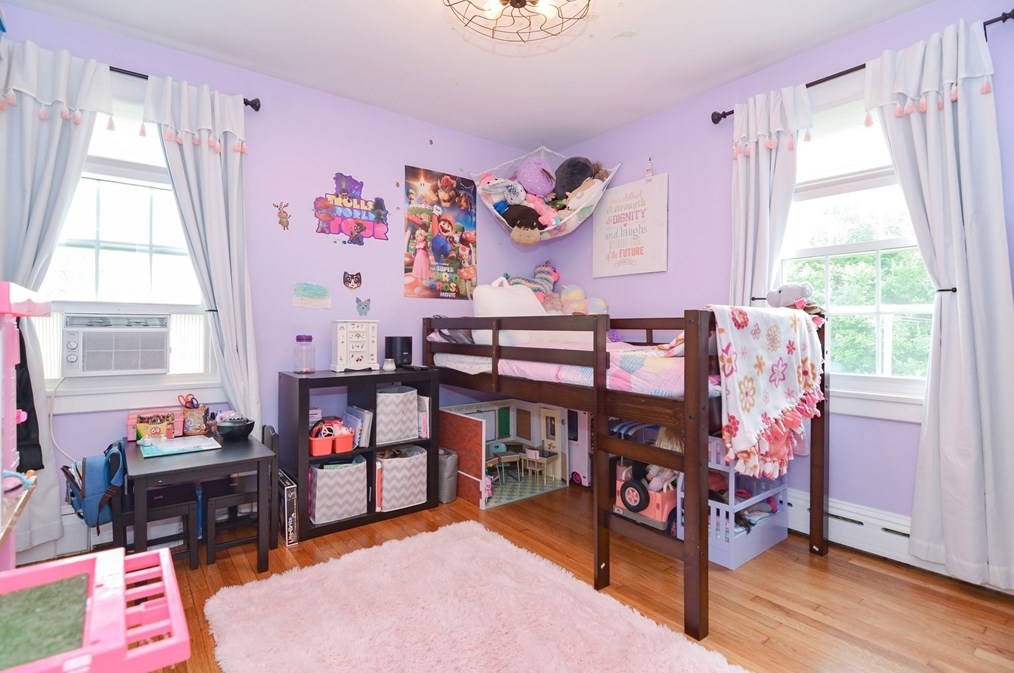 48 Tremont St, Dartmouth MA 02748-2432 exterior