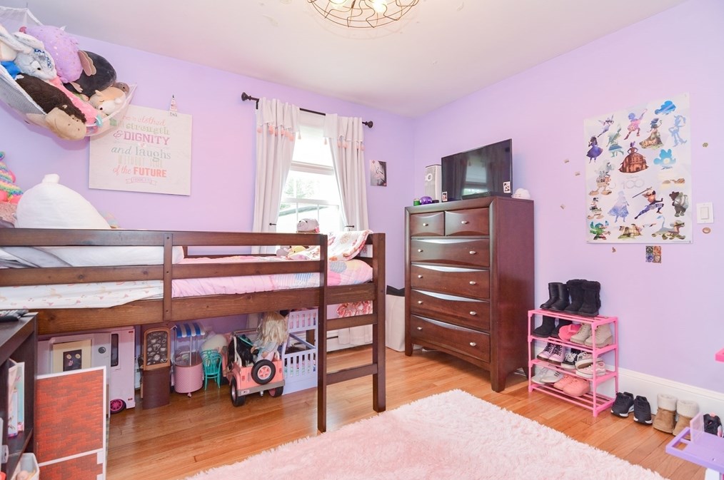 48 Tremont St, Dartmouth MA 02748-2432 exterior