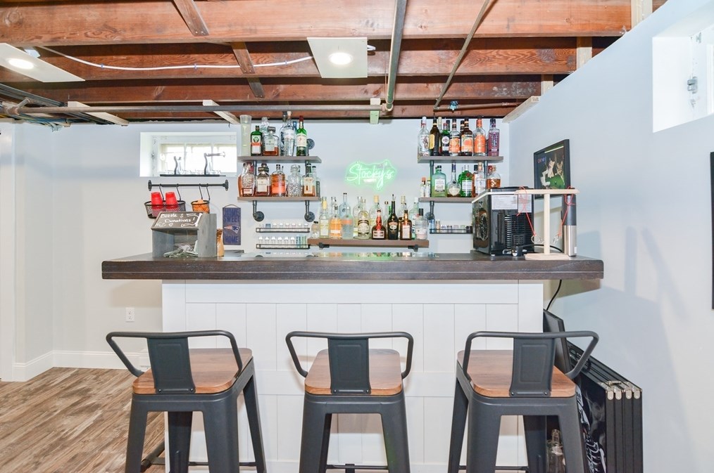 48 Tremont St, Dartmouth MA 02748-2432 exterior