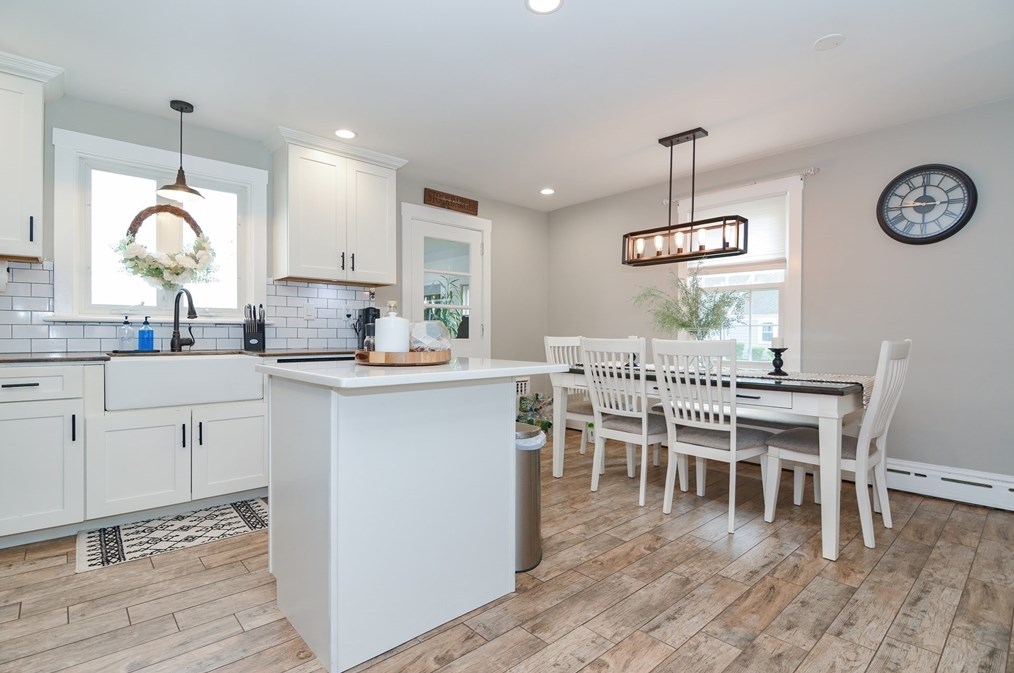 48 Tremont St, Dartmouth MA 02748-2432 exterior