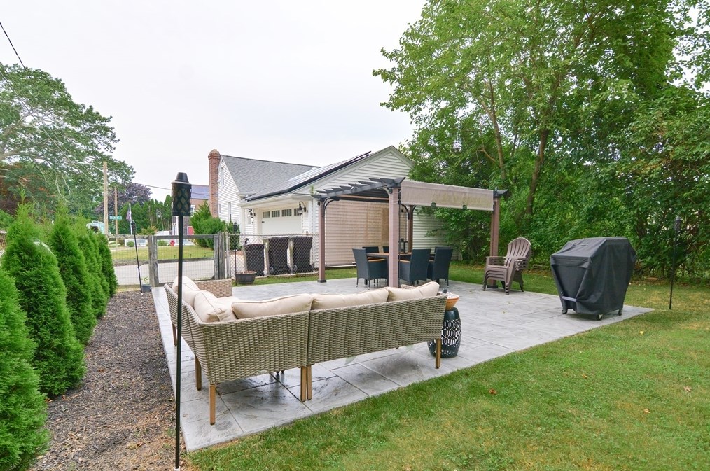 48 Tremont St, Dartmouth MA 02748-2432 exterior