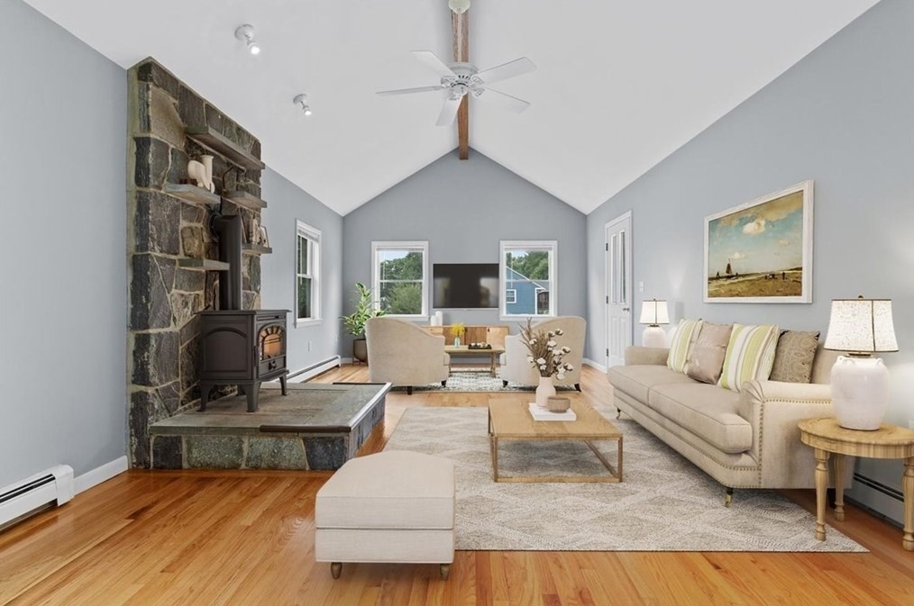 505 Old Post Rd, Walpole MA  02081-4243 exterior