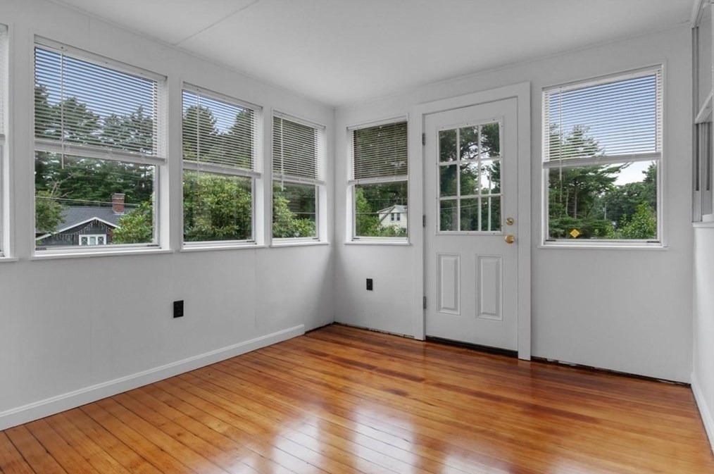 505 Old Post Rd, Walpole MA  02081-4243 exterior