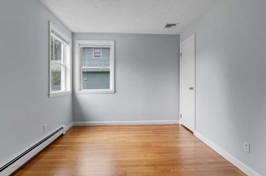 505 Old Post Rd, Walpole MA  02081-4243 exterior