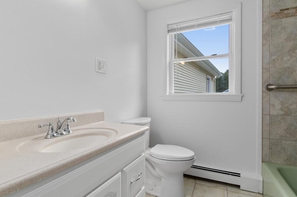 505 Old Post Rd, Walpole MA  02081-4243 exterior