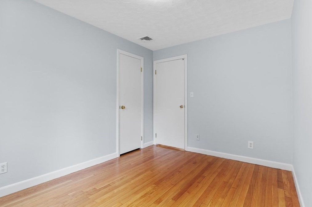 505 Old Post Rd, Walpole MA  02081-4243 exterior