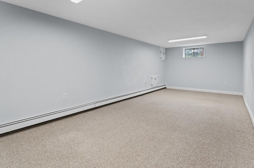 505 Old Post Rd, Walpole MA  02081-4243 exterior