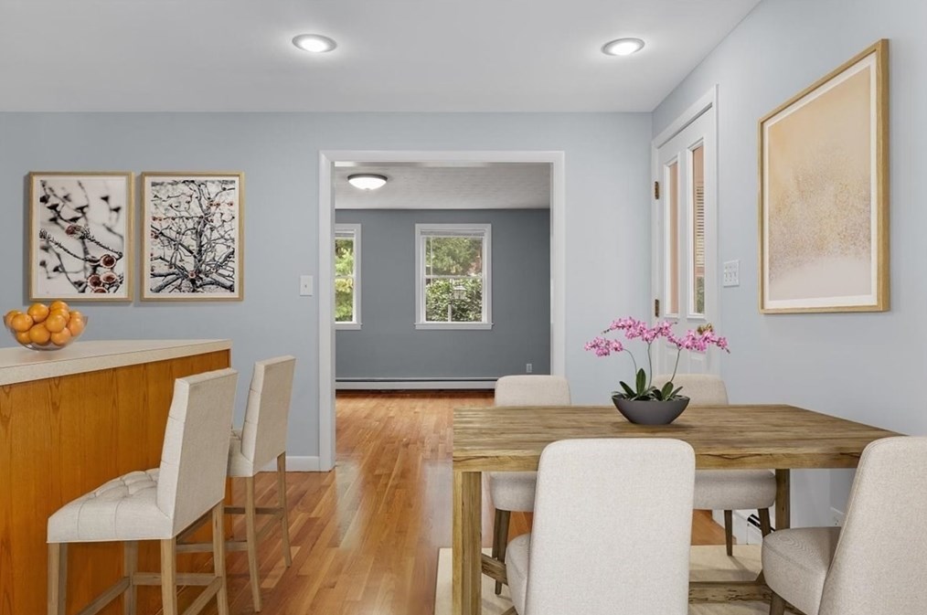 505 Old Post Rd, Walpole MA  02081-4243 exterior