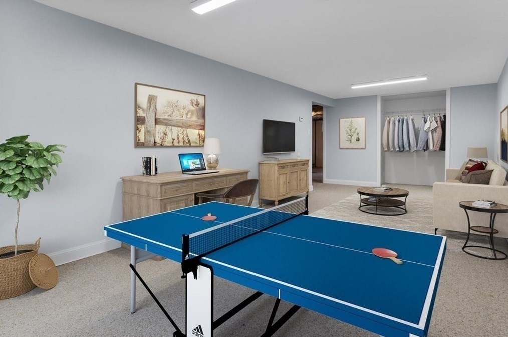 505 Old Post Rd, Walpole MA  02081-4243 exterior