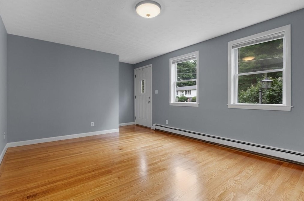 505 Old Post Rd, Walpole MA  02081-4243 exterior