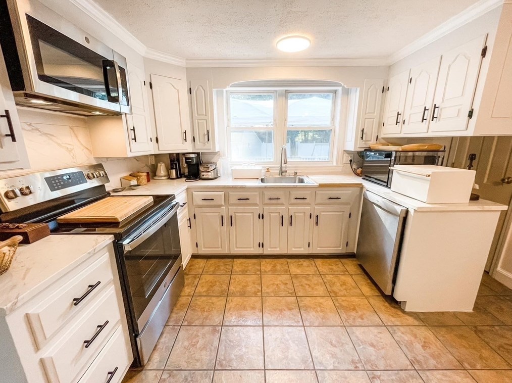 294 Middle St, Weymouth MA  02189-1234 exterior