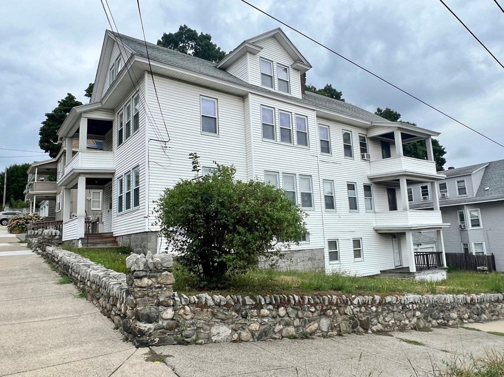 35 Ames St, Lawrence MA  01841-4935 exterior