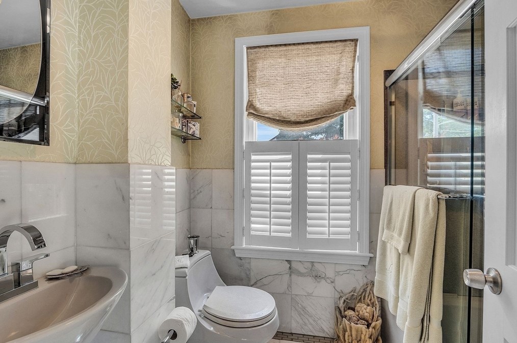 37 Aborn St, Peabody MA 01960-6041 exterior