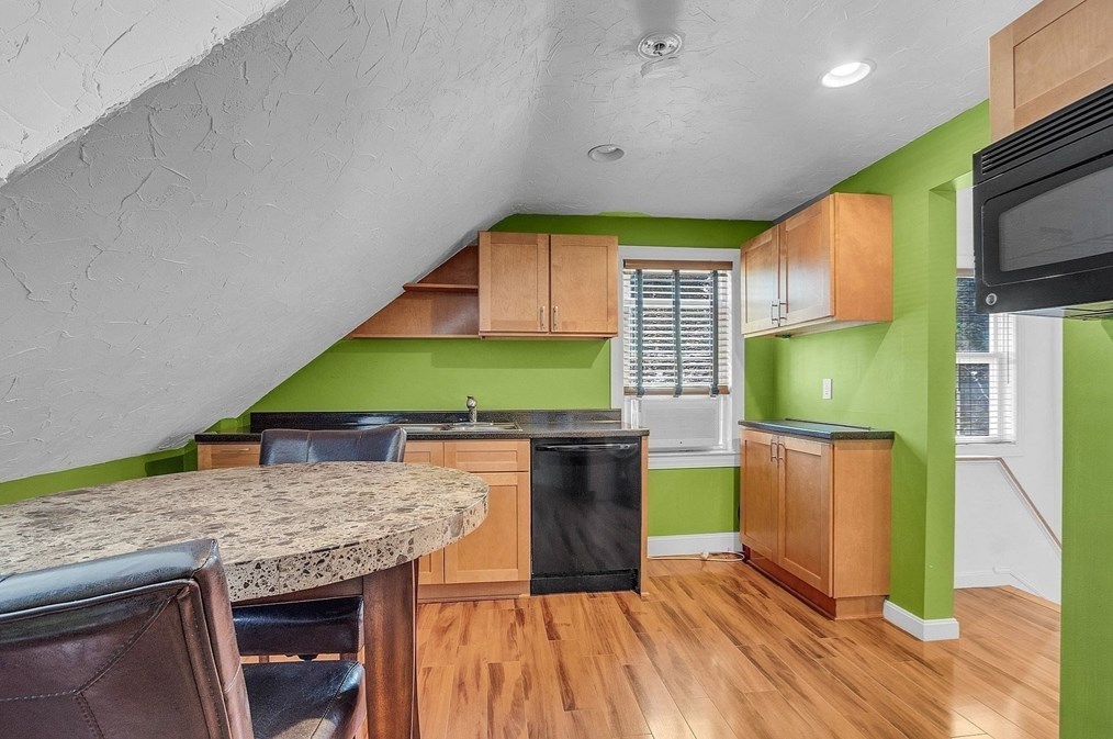 37 Aborn St, Peabody MA 01960-6041 exterior