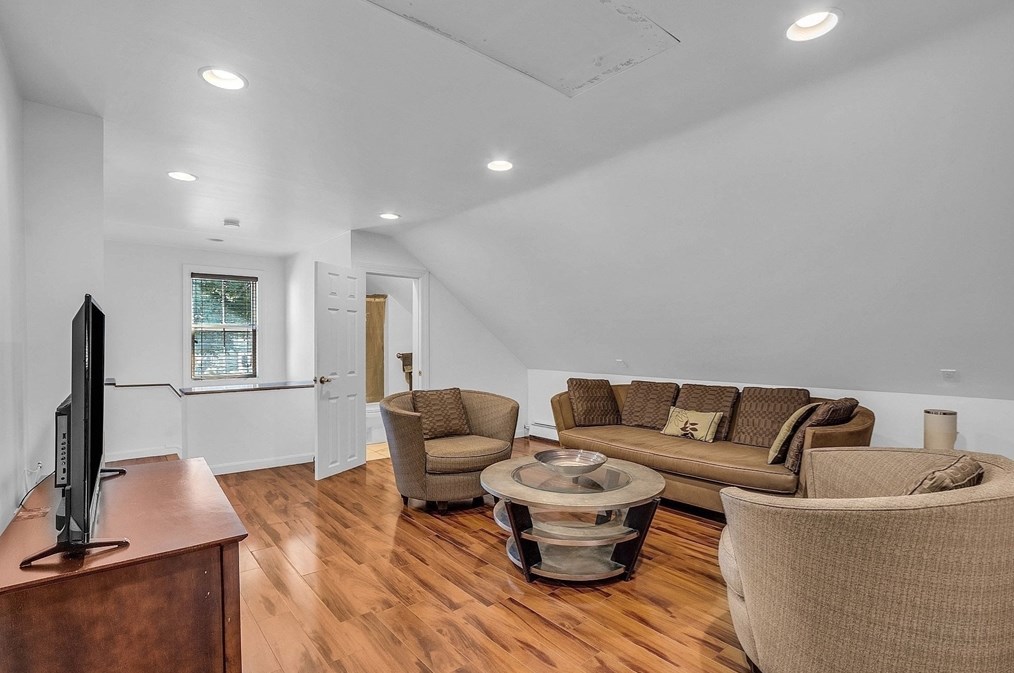 37 Aborn St, Peabody MA 01960-6041 exterior