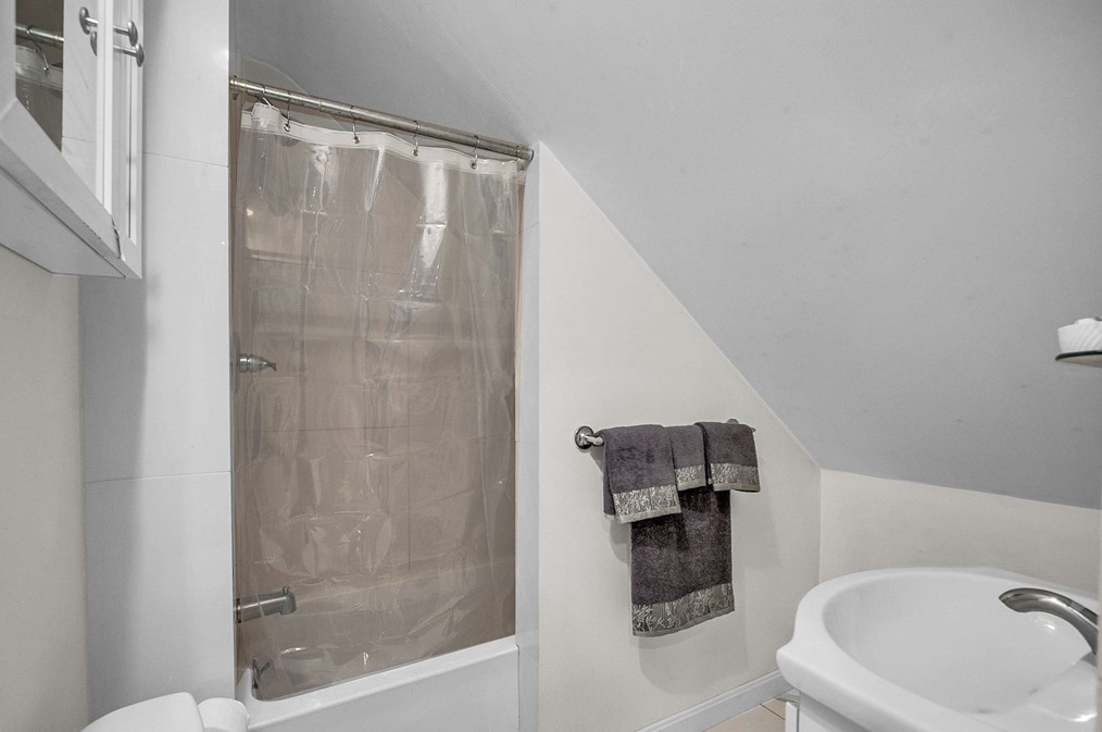 37 Aborn St, Peabody MA 01960-6041 exterior