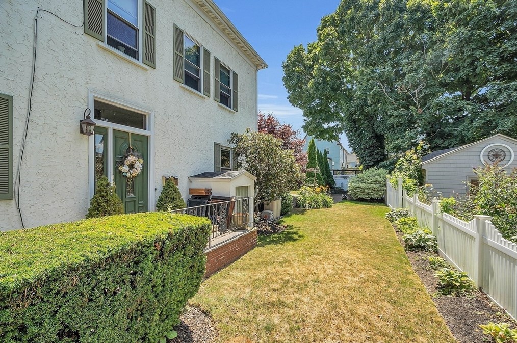 37 Aborn St, Peabody MA 01960-6041 exterior